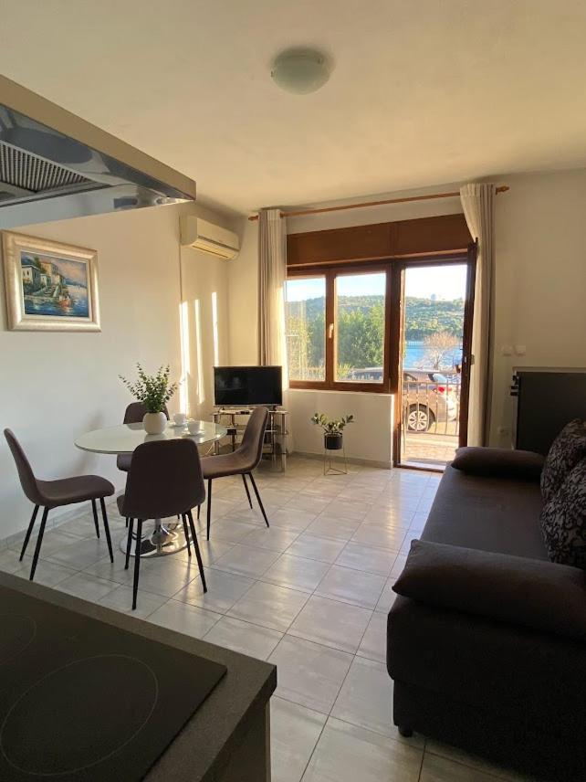 Apartment Kate Traù Esterno foto